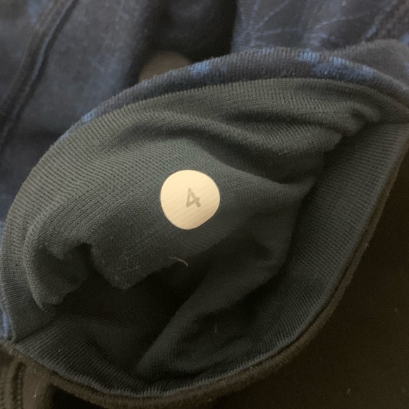 Lululemon Size 6 Capri Leggings Black Crop Blue Trim Size 4 - Picture 8 of 10